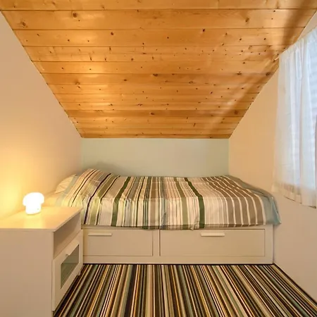 Nana - 3* Baška