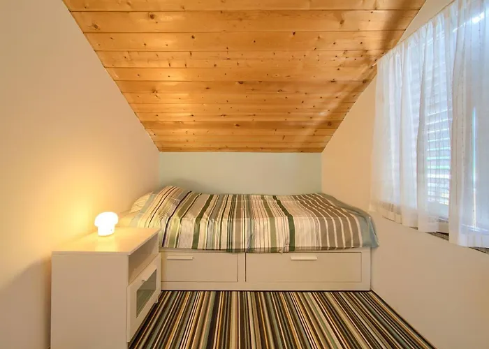 Nana - 3* Baška
