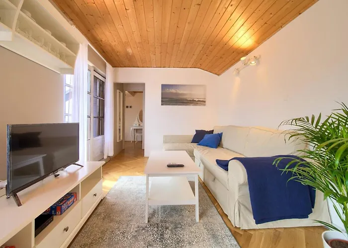 Nana - 3* Baška