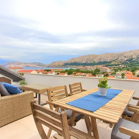 Nana - 3* Baška
