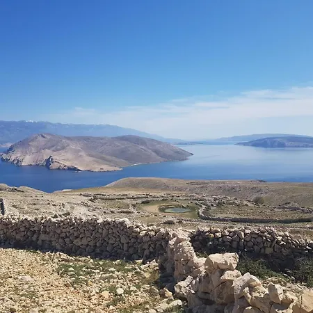 Nana - 3* Baška