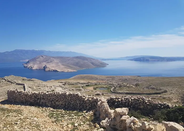 Nana - 3* Baška